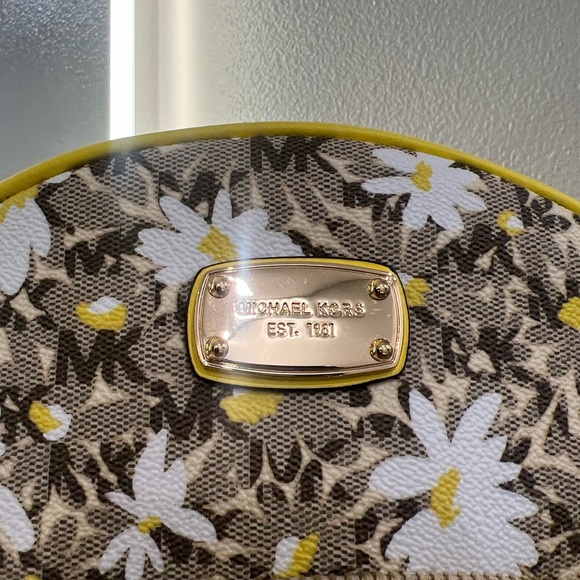 Michael Kors Floral Yellow Backpack with MK logo - Picture 3 of 17